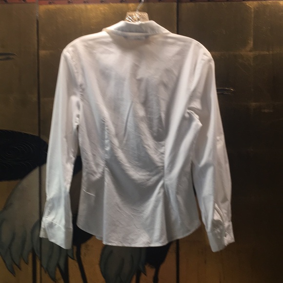 Classic White Fitted Blouse - Picture 3 of 6